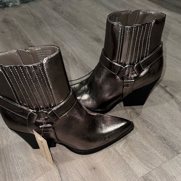 BCBG NWT WOMEN’S PEWTER BOOTS THE CASSIDY FITS TRUE TO SIZE THIS BOOT SIZE 6 - Picture 12 of 13